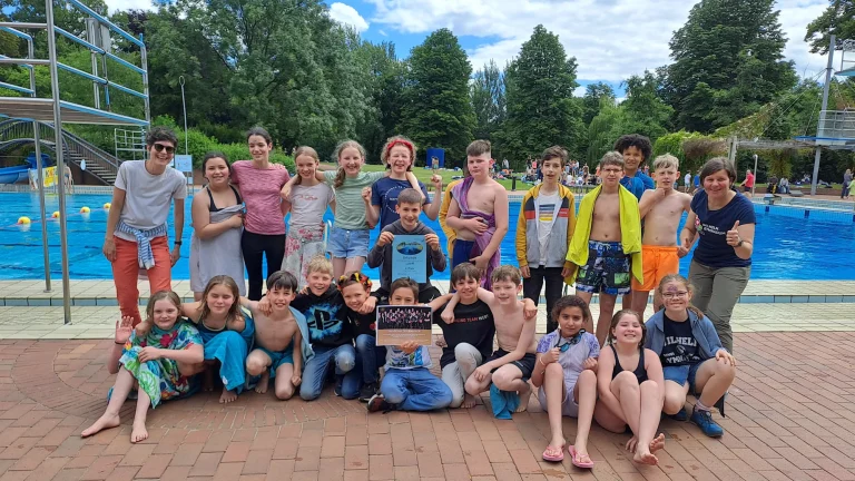 6d belegt den 2. Platz bei den Wasserrutschmeisterschaften 2024 im Freibad Bürgerpark