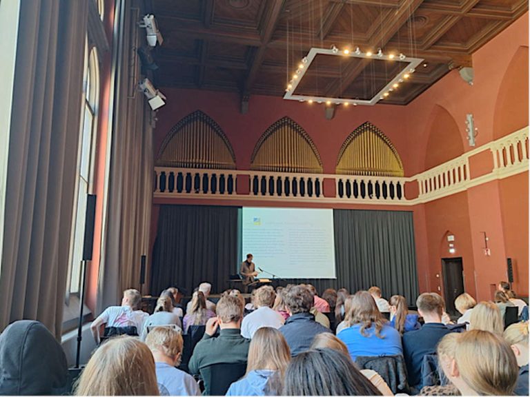 Politische Krise und idealer Staat